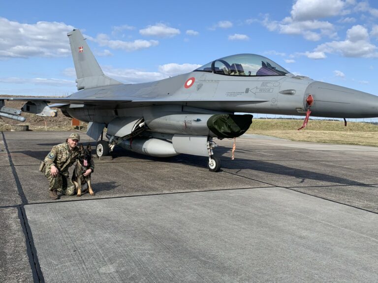 CS-medlem Max og schæferen Bart